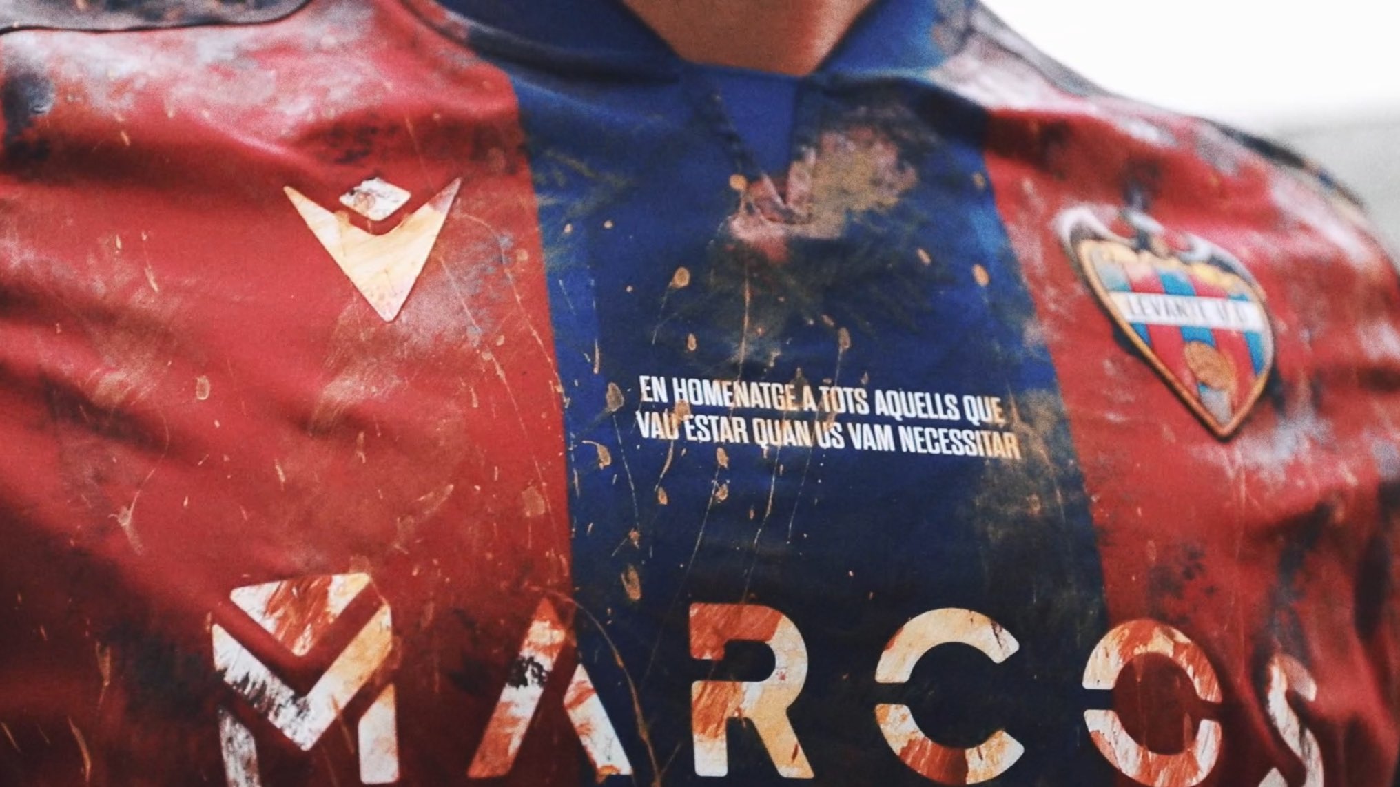 Así fue el emocionante homenaje del Levante a las víctimas de la DANA en España