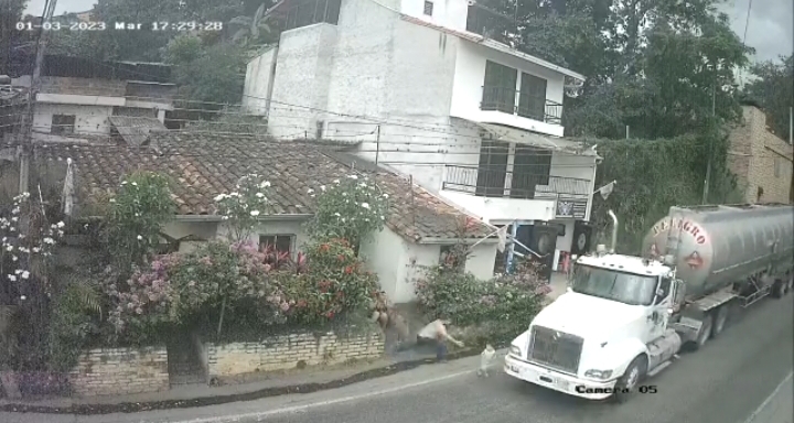 Niño de dos años fue atropellado por un camión en Santander y se salvó