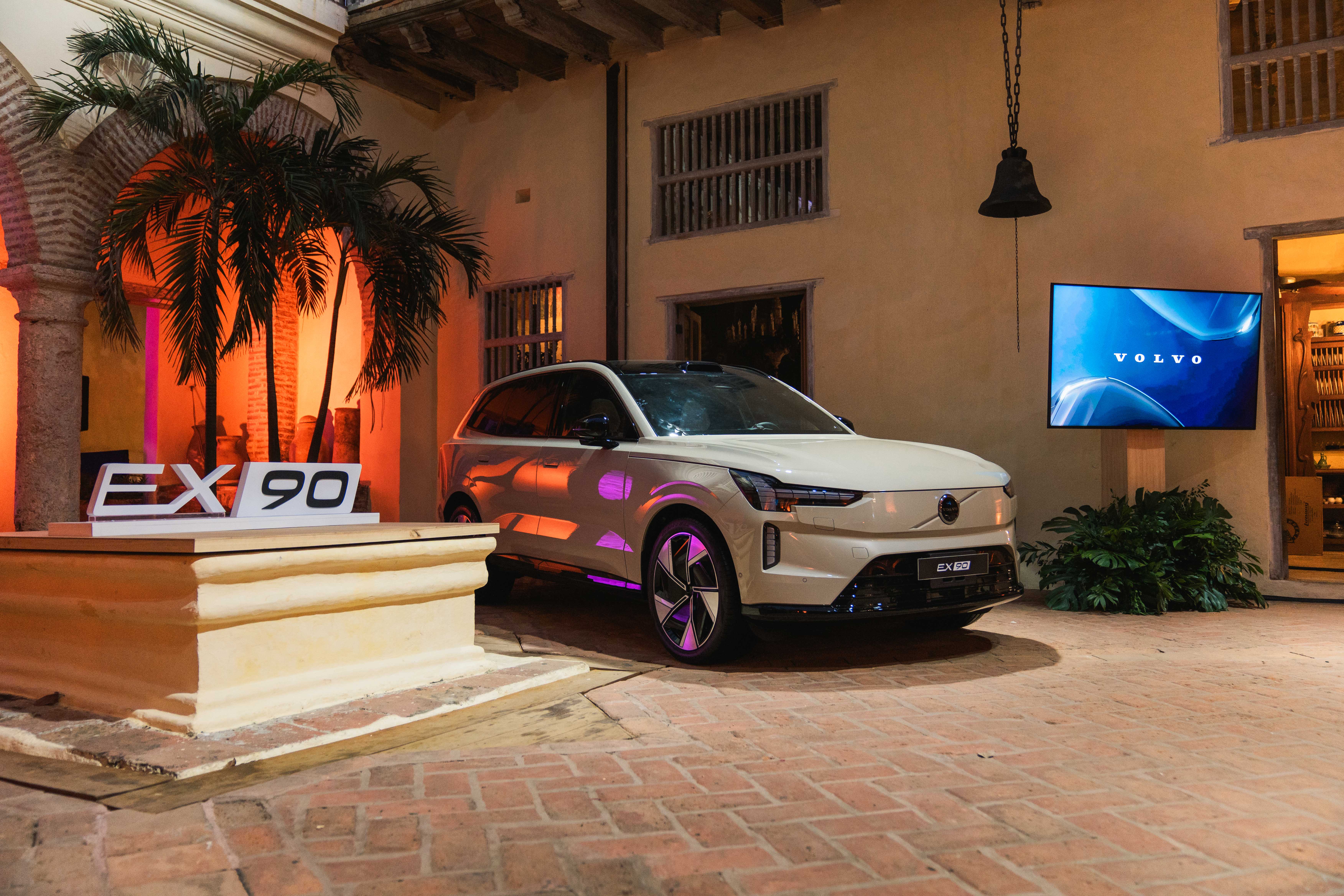 Volvo usa procesos sostenibles e inteligencia artificial en sus nuevos vehículos 