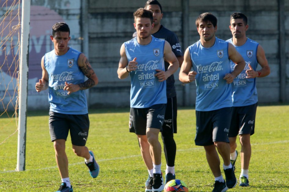 Uruguay se entrenó por primera vez con plantilla completa en Bolivia