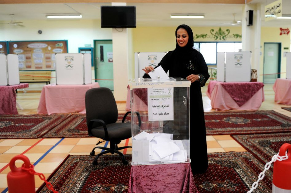 Al menos trece mujeres fueron elegidas para los consejos municipales saudíes