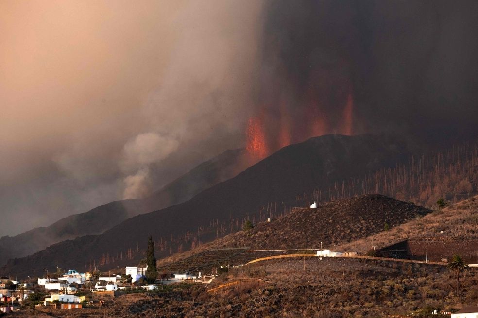 Nuevas bocas eruptivas del volcán Cumbre Vieja aterrorizan a la isla de La Palma