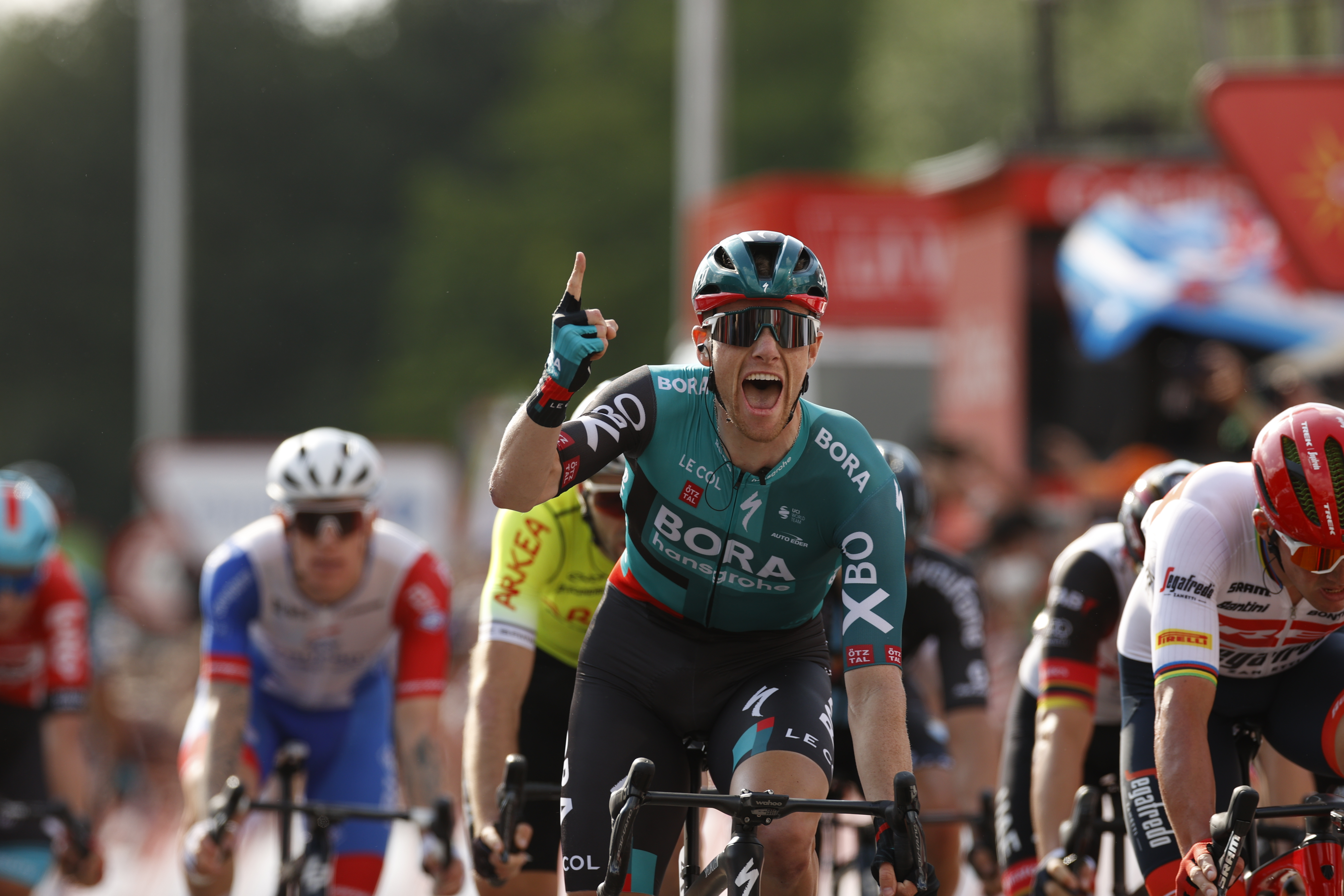 Sam Bennett ganó la segunda etapa de la Vuelta a España