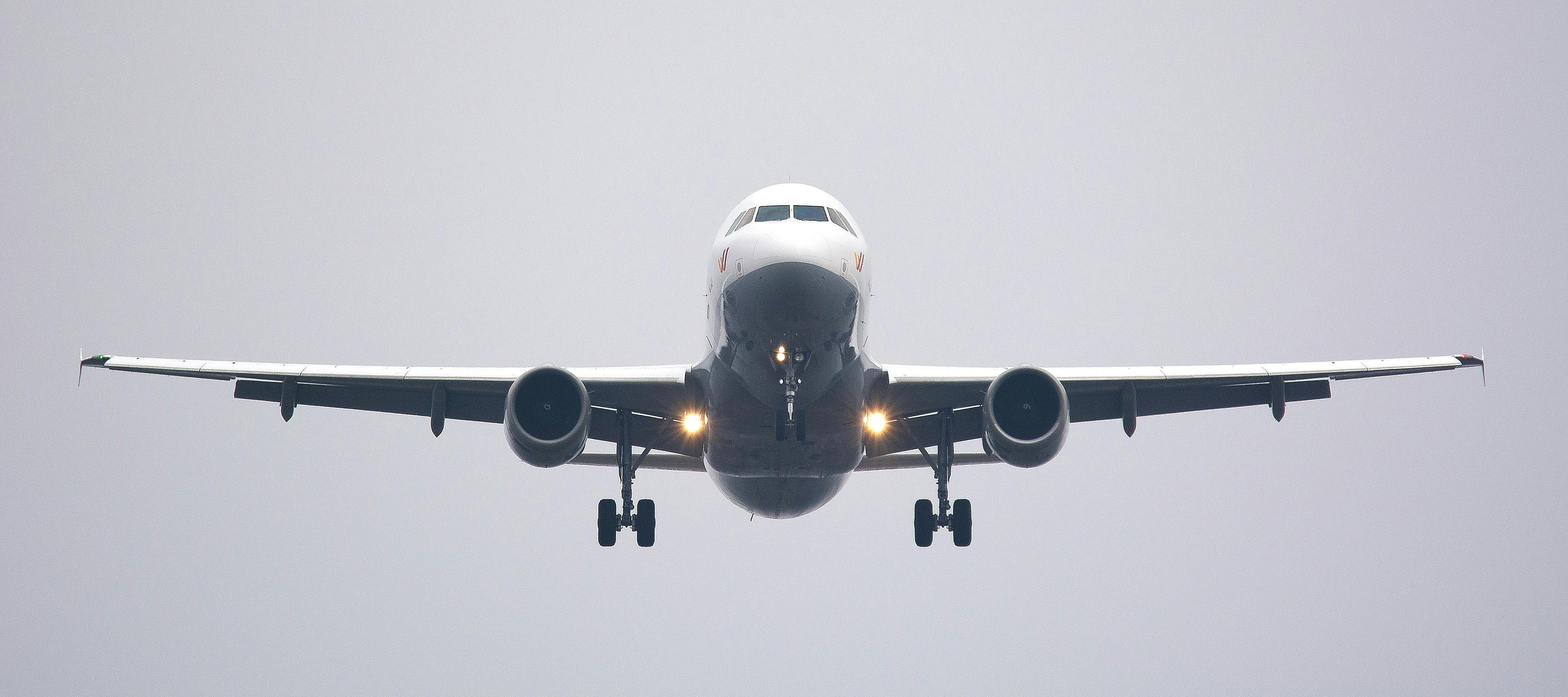 ¿Con cuántas millas, según las aerolíneas, puede viajar sin pagar mucho?