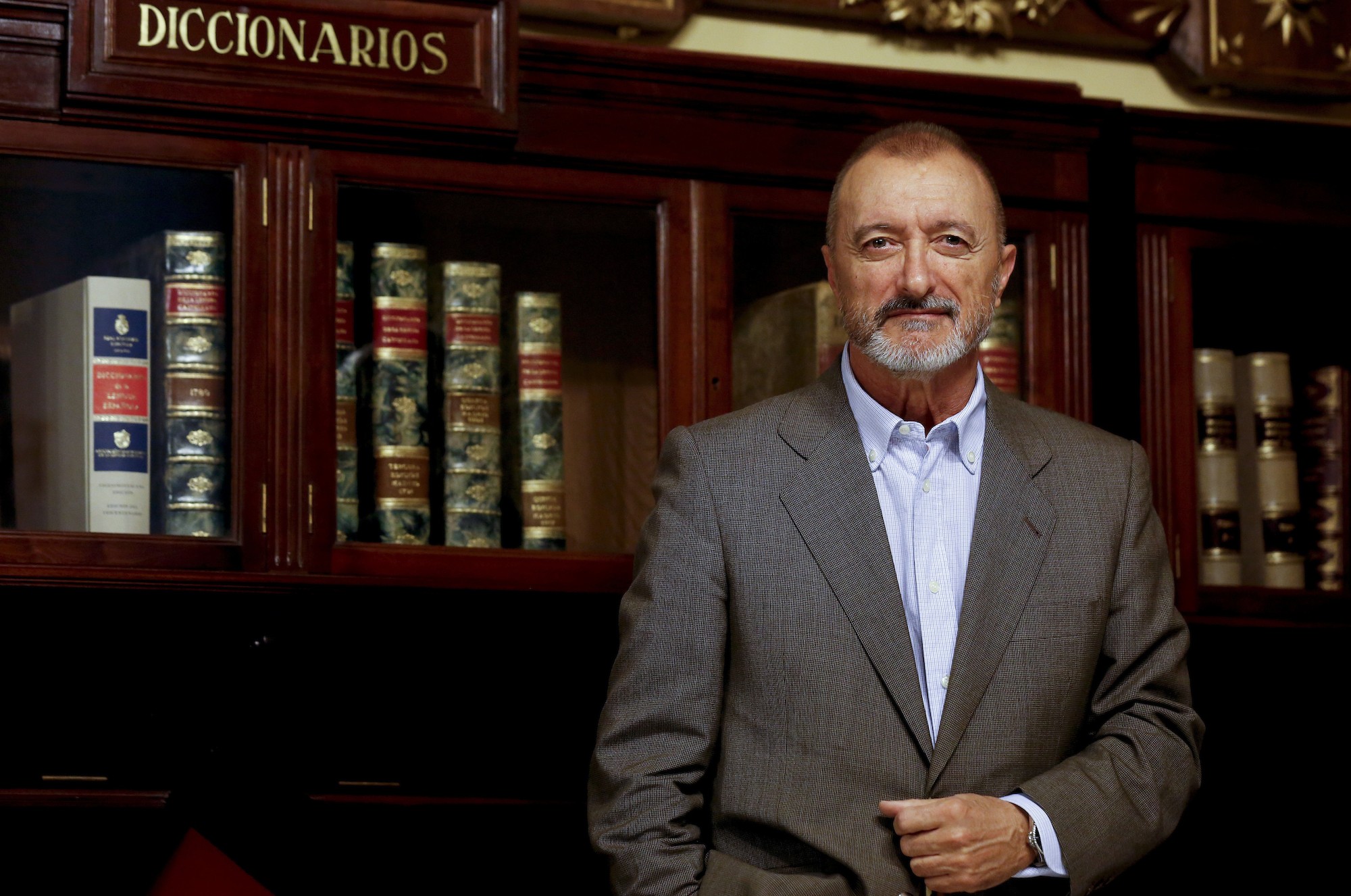 Pérez-Reverte dice que escribir le hace el mundo «asombrosamente soportable»