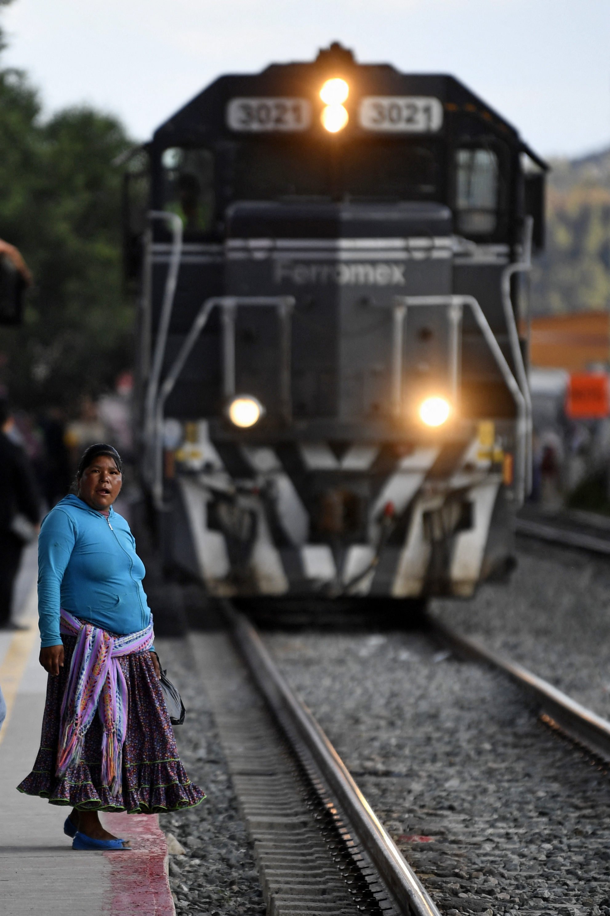 El tren de las Barrancas del Cobre en México atrae a turistas intrépidos