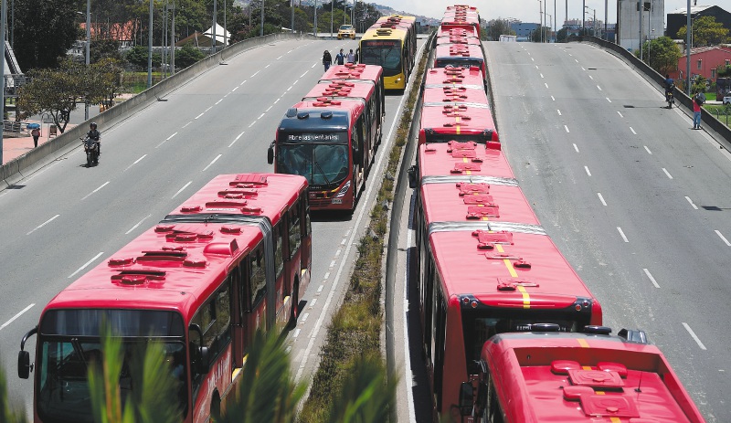Reportan bloqueos en la Av. El Dorado por manifestaciones de docentes en Bogotá