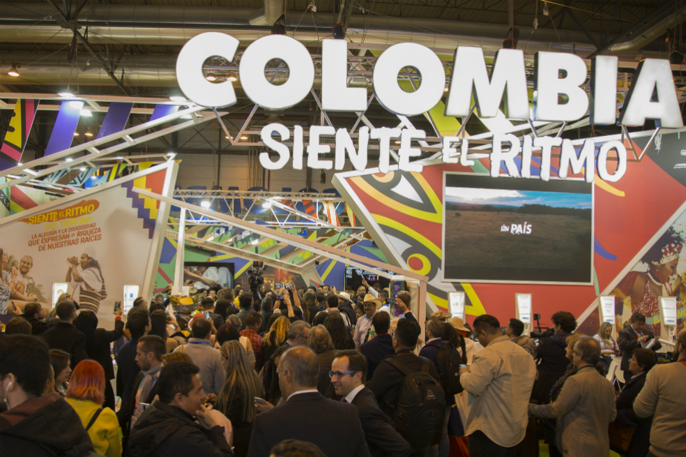 Incluye 13 videos musicales que superan los 130 millones de vistas en plataformas digitales como YouTube, Spotify y Deezer. Estos fueron rodados en Bogotá, Medellín, Cali, Barranquilla, Cartagena, los Llanos Orientales, San Andrés, Amazonas, el Paisaje Cultural Cafetero, La Guajira, el Pacífico colombiano y Santa Marta.