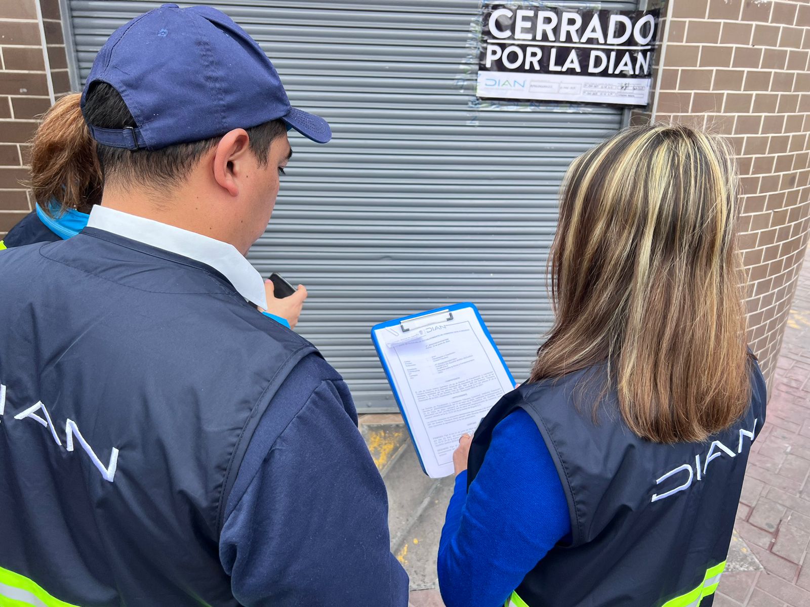 La DIAN cerró 19 establecimientos comerciales en Bogotá.