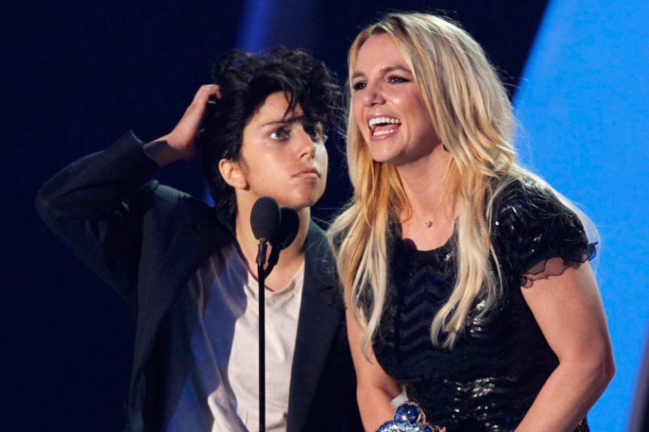 Lady Gaga y Britney Spears en los premios MTV 2011.