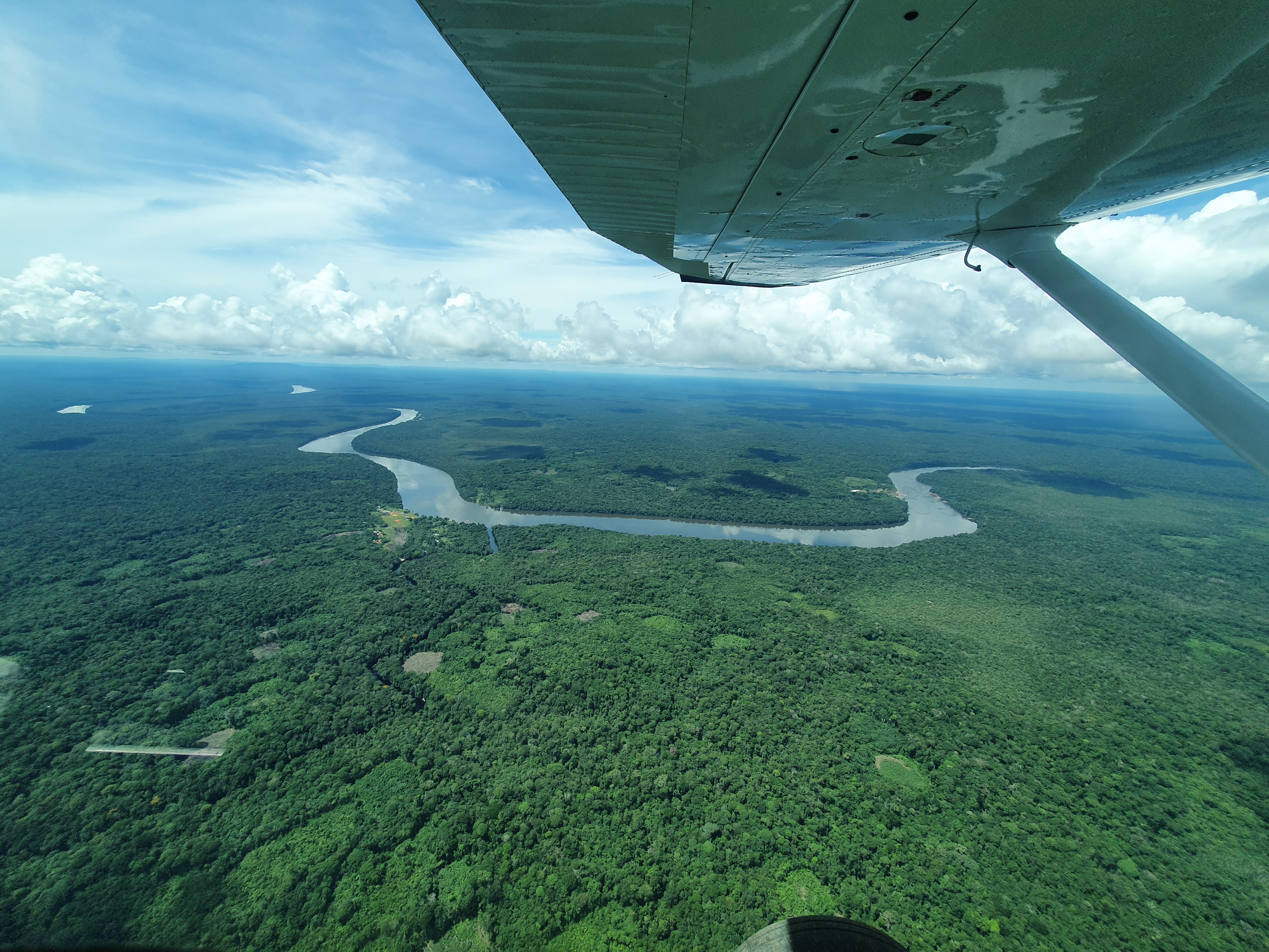 Vista áerea del río Vaupés desde la avioneta que los recogió en Buenos Aires, de regreso a Mitú.