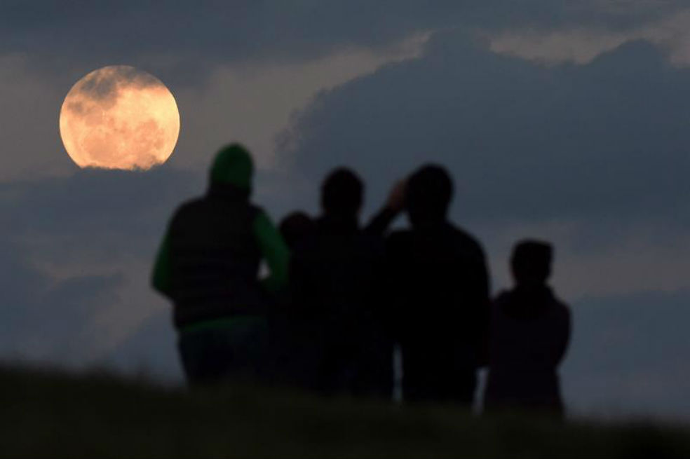 Así se vio la Superluna desde diferentes partes del mundo