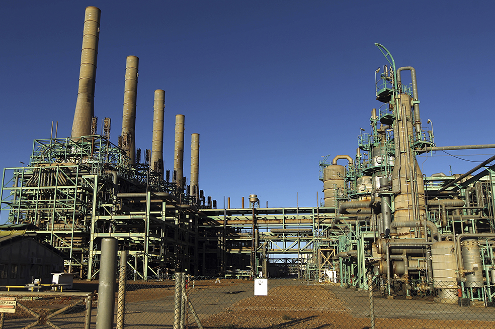 Precios del petróleo suben a pocos días de la reunión de la OPEP