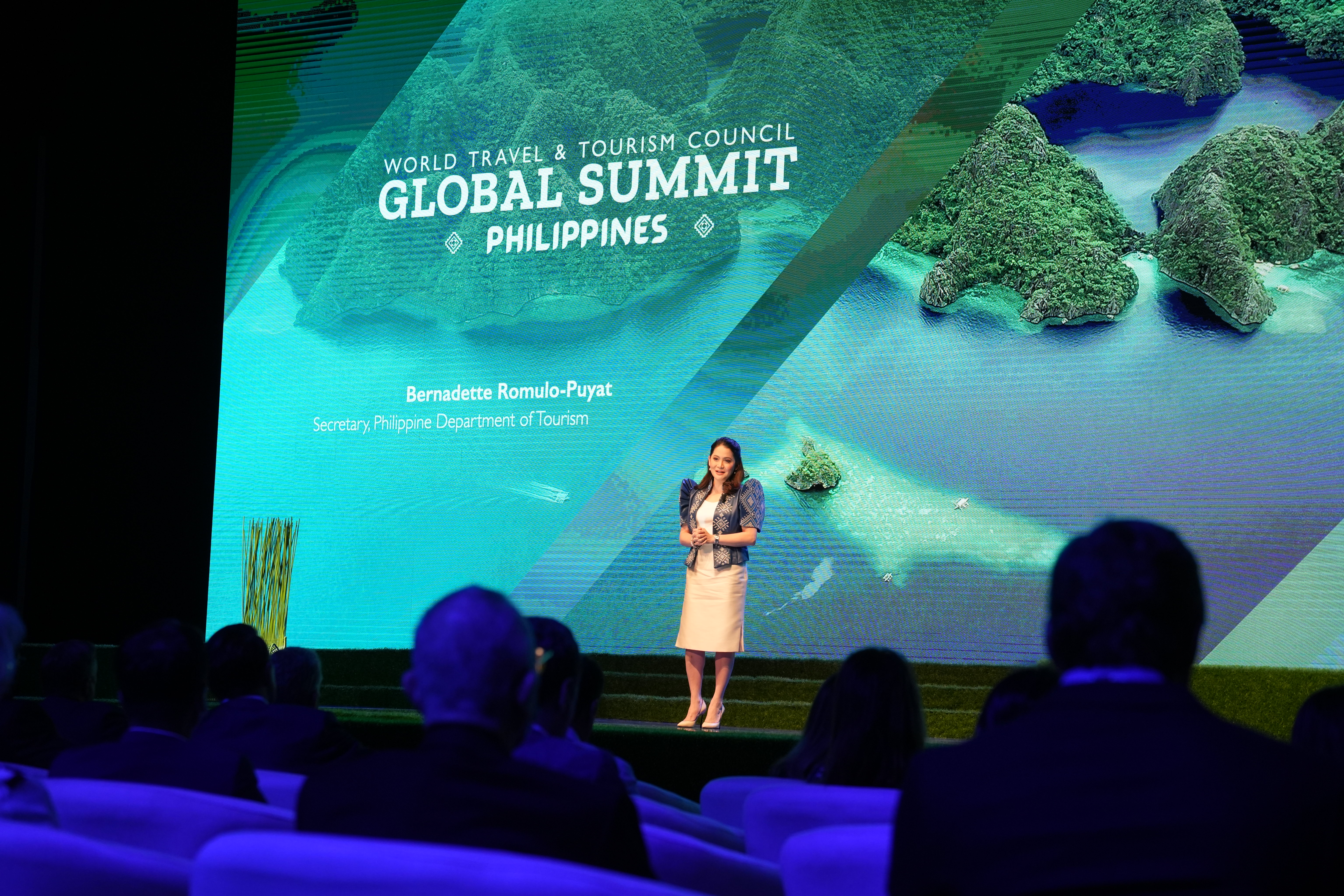 En la ceremonia inaugural, donde estuvo presente Arnold Donald, Chair del WTTC, así como Bernadette Romulo-Puyat, Secretaria de Turismo de Filipinas; Julia Simpson, recordó que durante 2020 el sector de viajes y turismo aportó 9.6 billones de dólares a la economía global, lo cual representó más del 10% del PIB mundial.