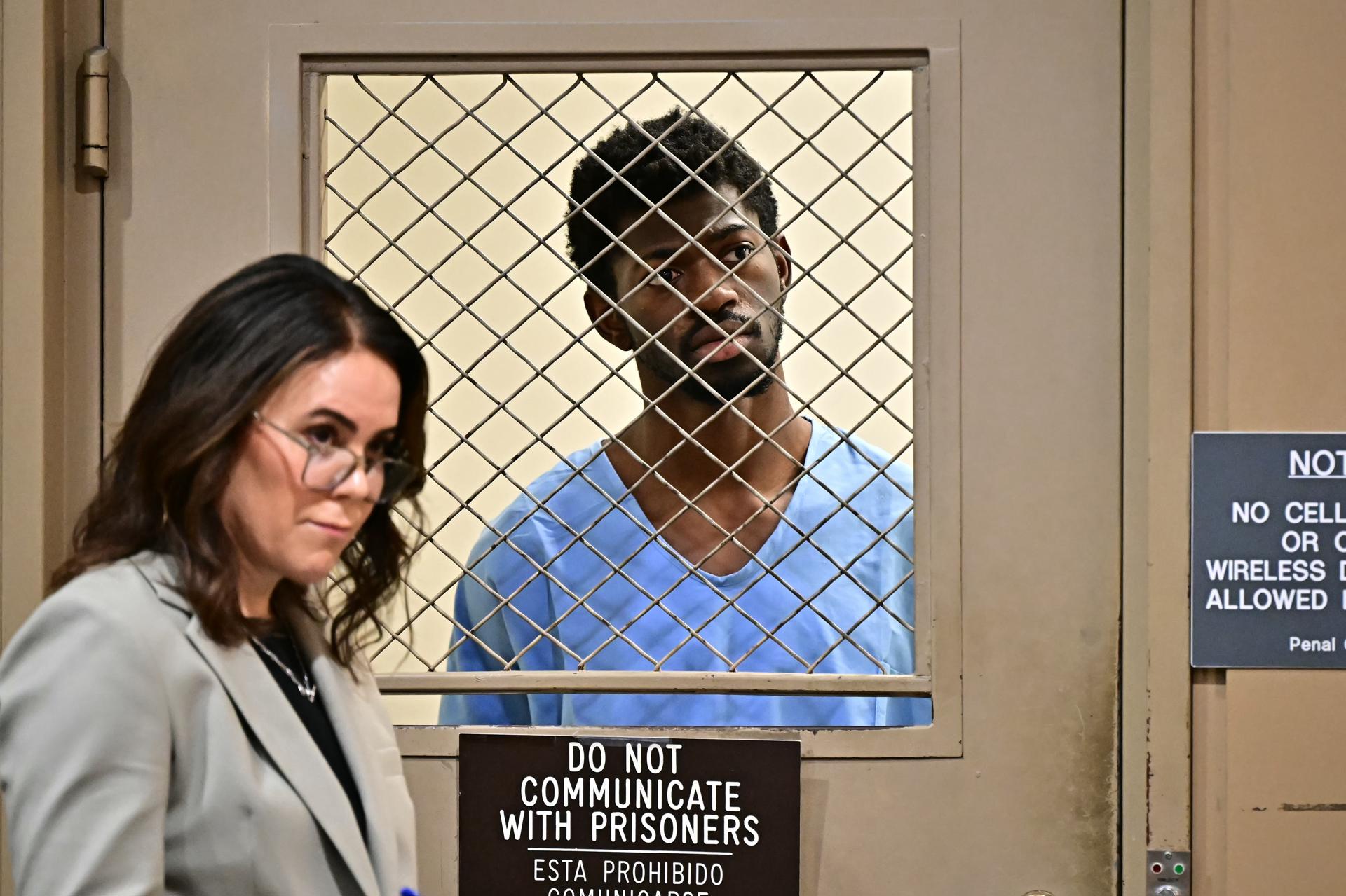 Lil Nas X fue acusado de cuatro delitos graves y se declaró inocente. Esto pasó