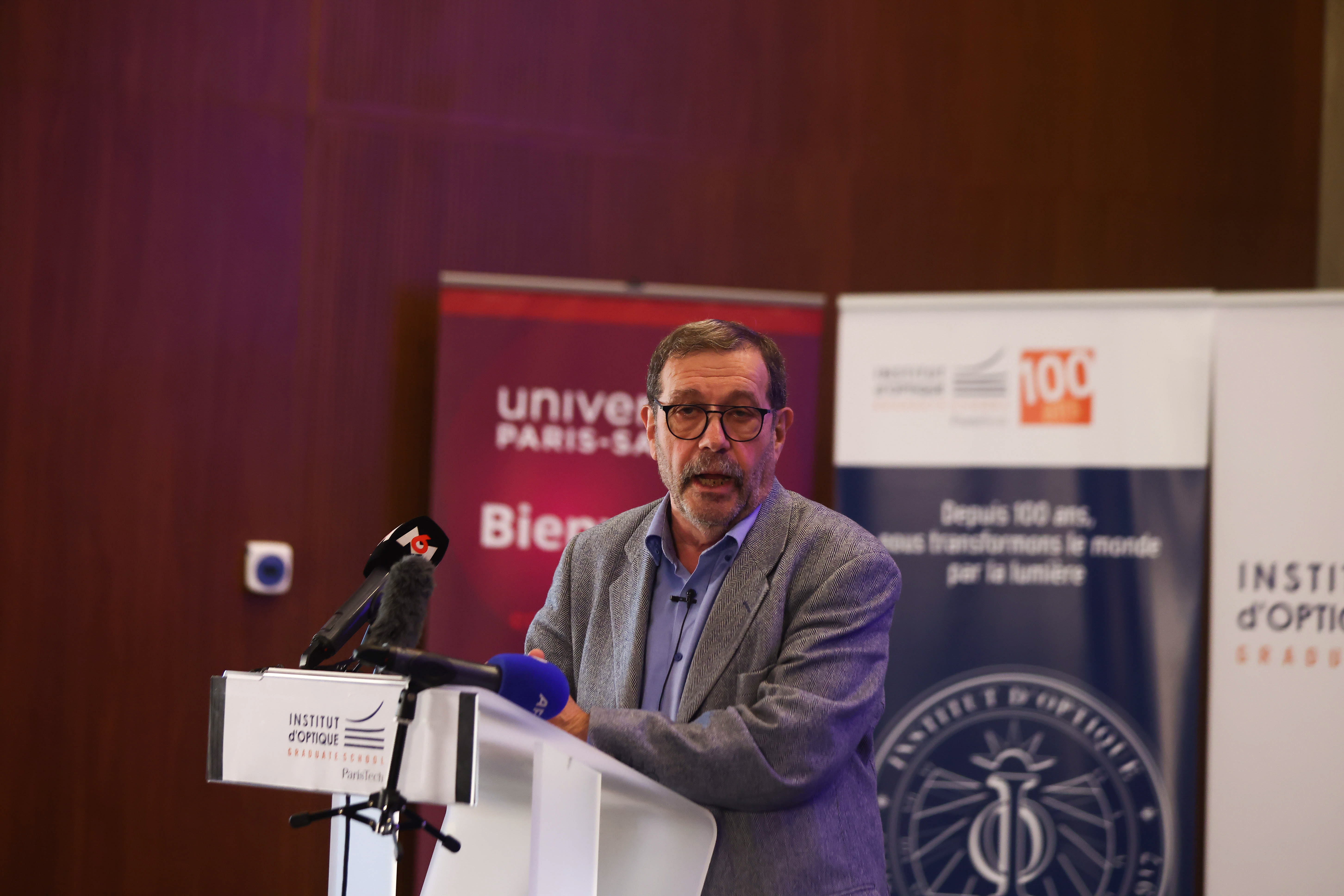 Aprenda de Albert Einstein y la física cuántica en un libro del premio nobel Alain Aspect