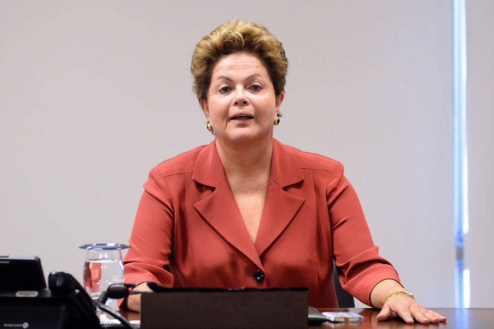 Dilma juega para las gradas