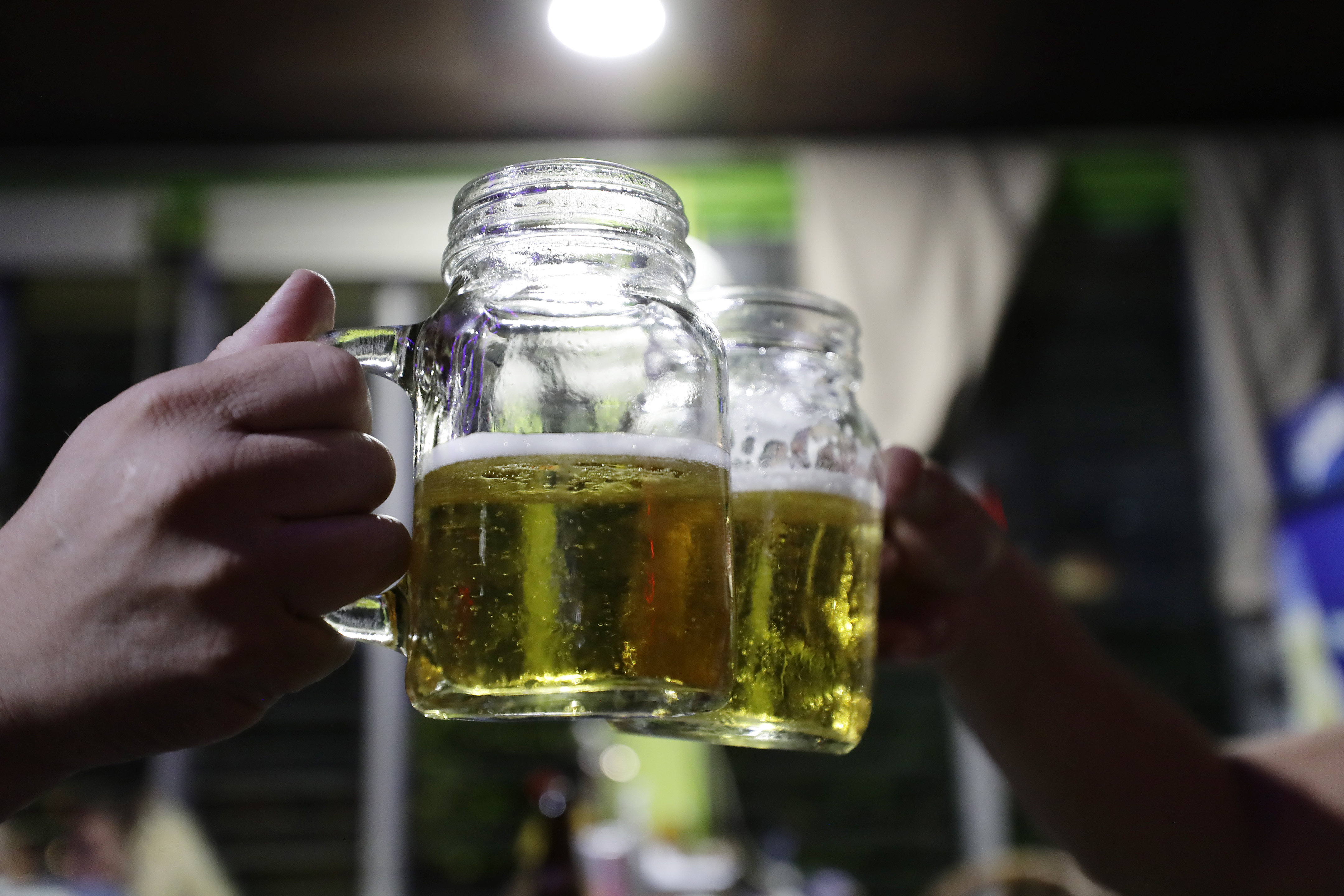El trasplante fecal podría ser una nueva terapia frente a la intoxicación por alcohol