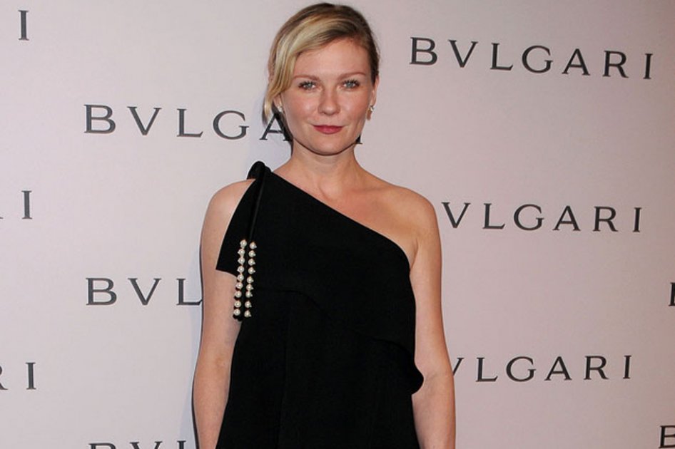 Madre de Kirsten Dunst, preocupada porque su hija no gana tanto dinero