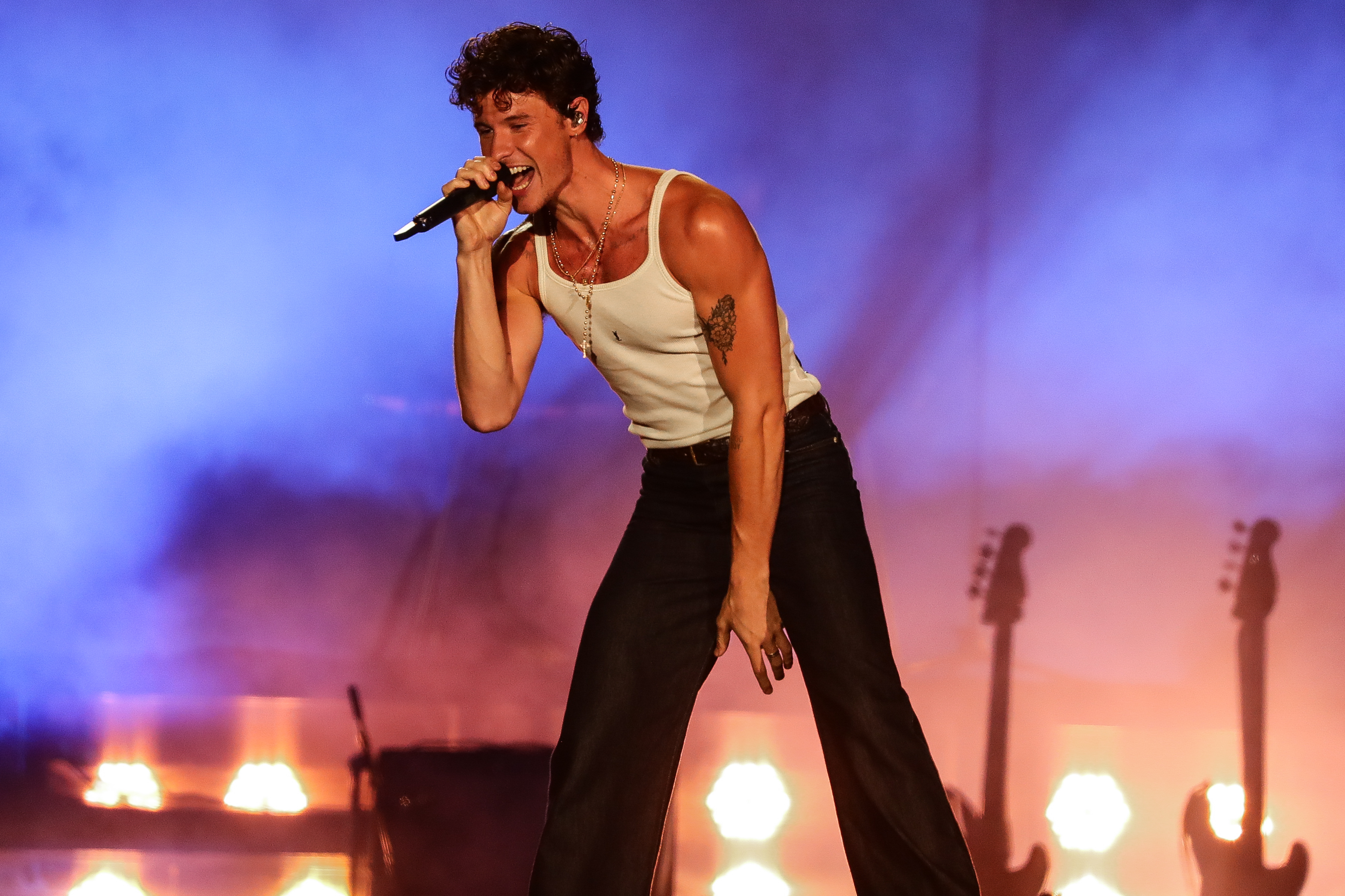 AME1613. RÍO DE JANEIRO (BRASIL), 22/09/2024.- El cantante canadiense Shawn Mendes se presenta este domingo, en el ultimo día del festival Rock in Rio en Río de Janeiro (Brasil). EFE/ André Coelho NO VENTAS / SOLAMENTE USO EDITORIAL