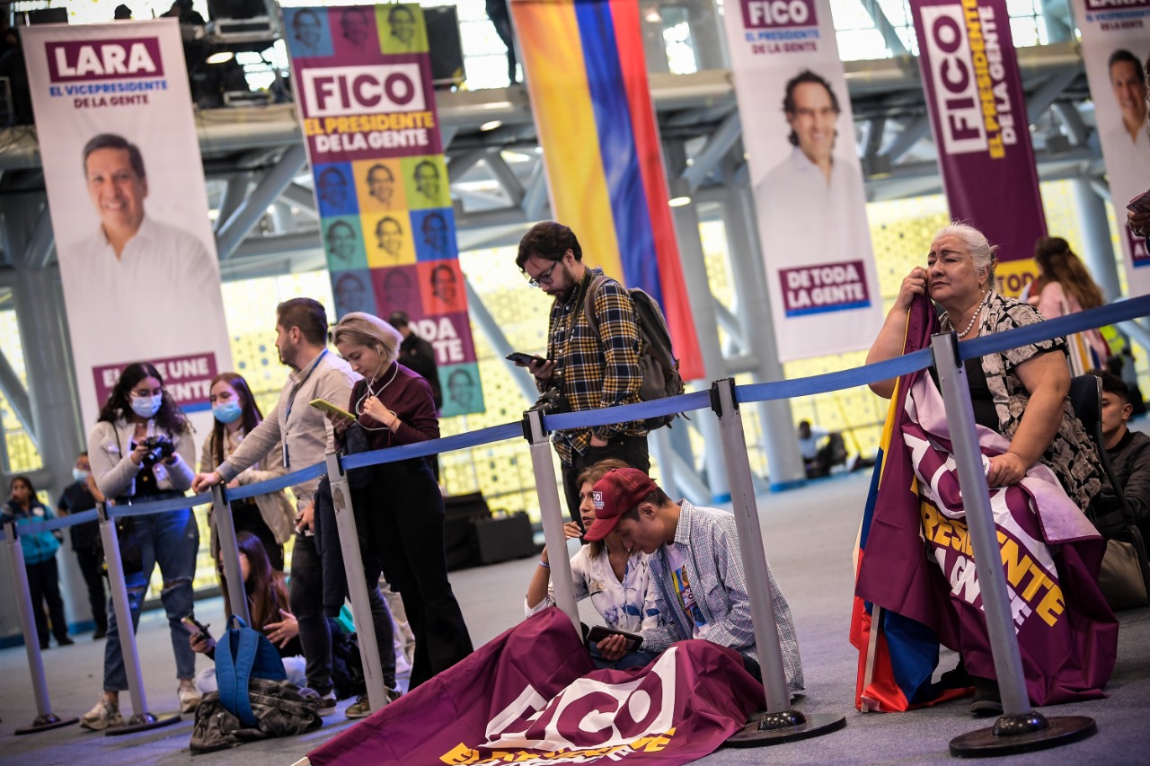 Así se recibieron los resultados en la sede de campaña.
