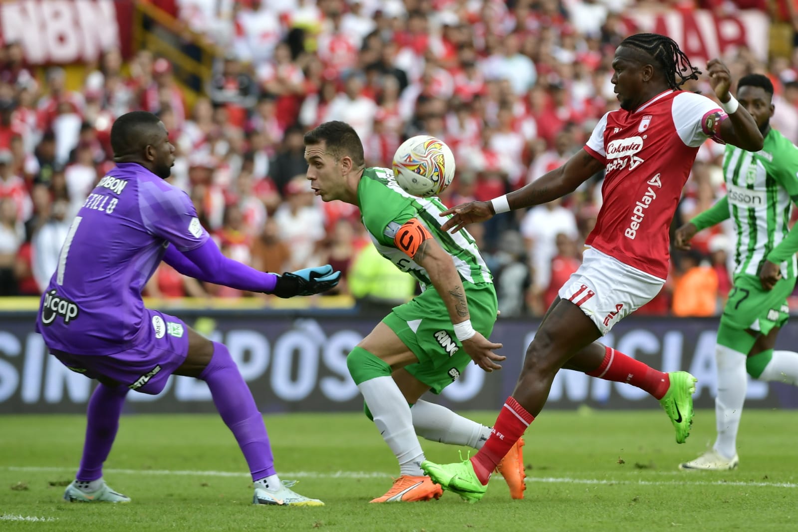 Harlen Castillo estuvo atento cuando Santa Fe trató de hacerle daño a lo largo del partido.