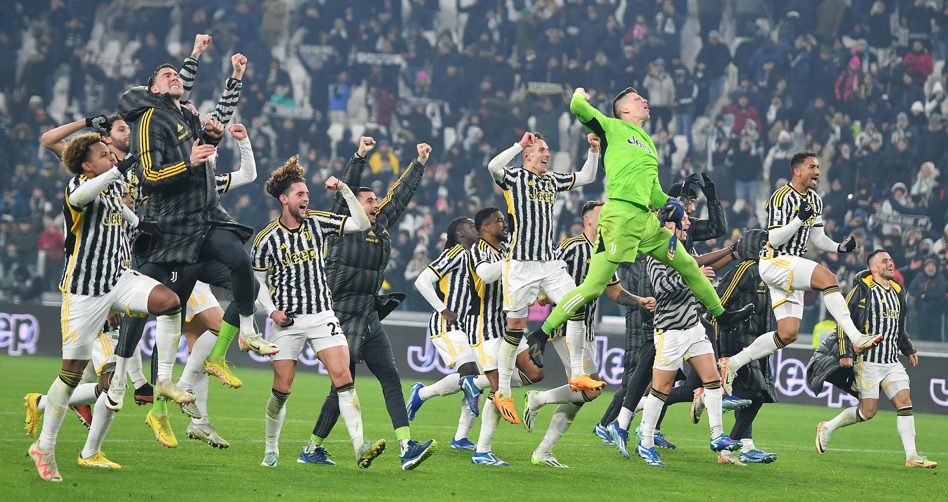 Juventus venció al Nápoles y asumió el liderato de la Serie A