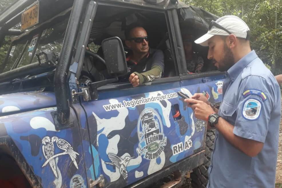 Sorprenden una caravana de camionetas que intentaba ingresar al Parque Sierra de la Macarena
