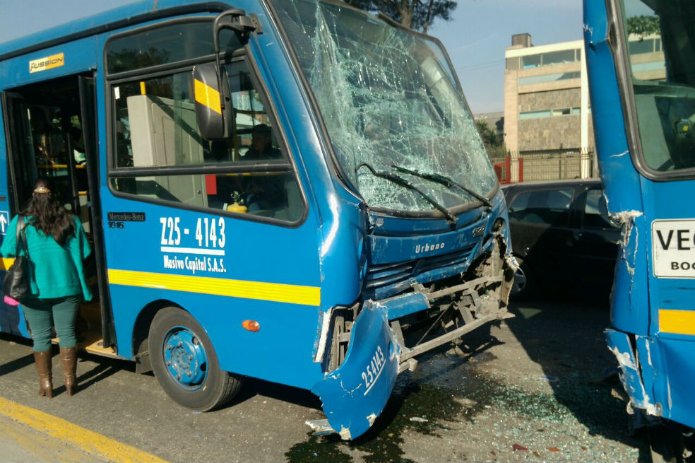 Choque múltiple protagonizado por tres buses del SITP deja cinco heridos