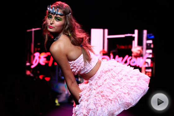 Divertido desfile de Betsey Johnson en NY