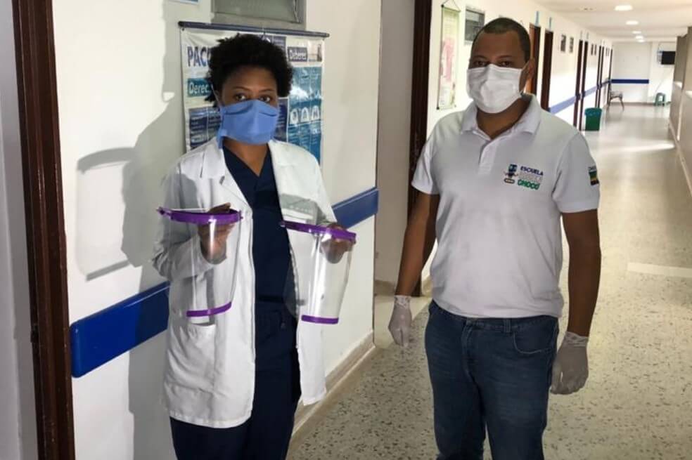 Escuela de Robótica de Chocó crea caretas de protección para donarlas al hospital de Quibdó