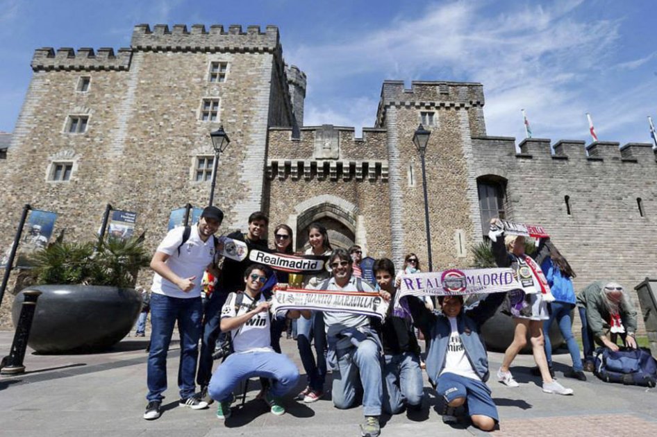 Hinchas del Real Madrid y el Sevilla se toman Cardiff
