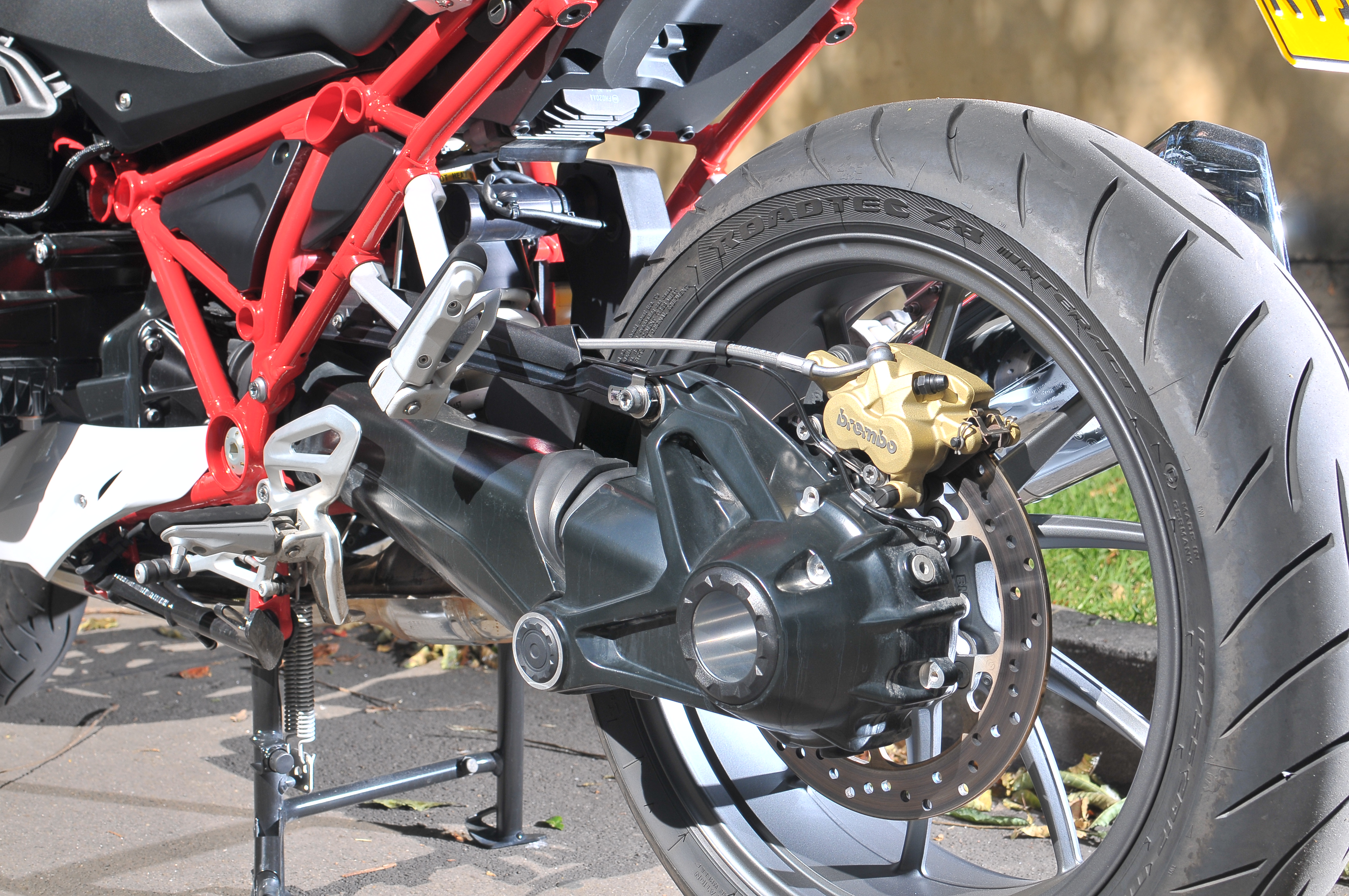 ¿Cuál es la presión de aire que deben tener las llantas de una moto?