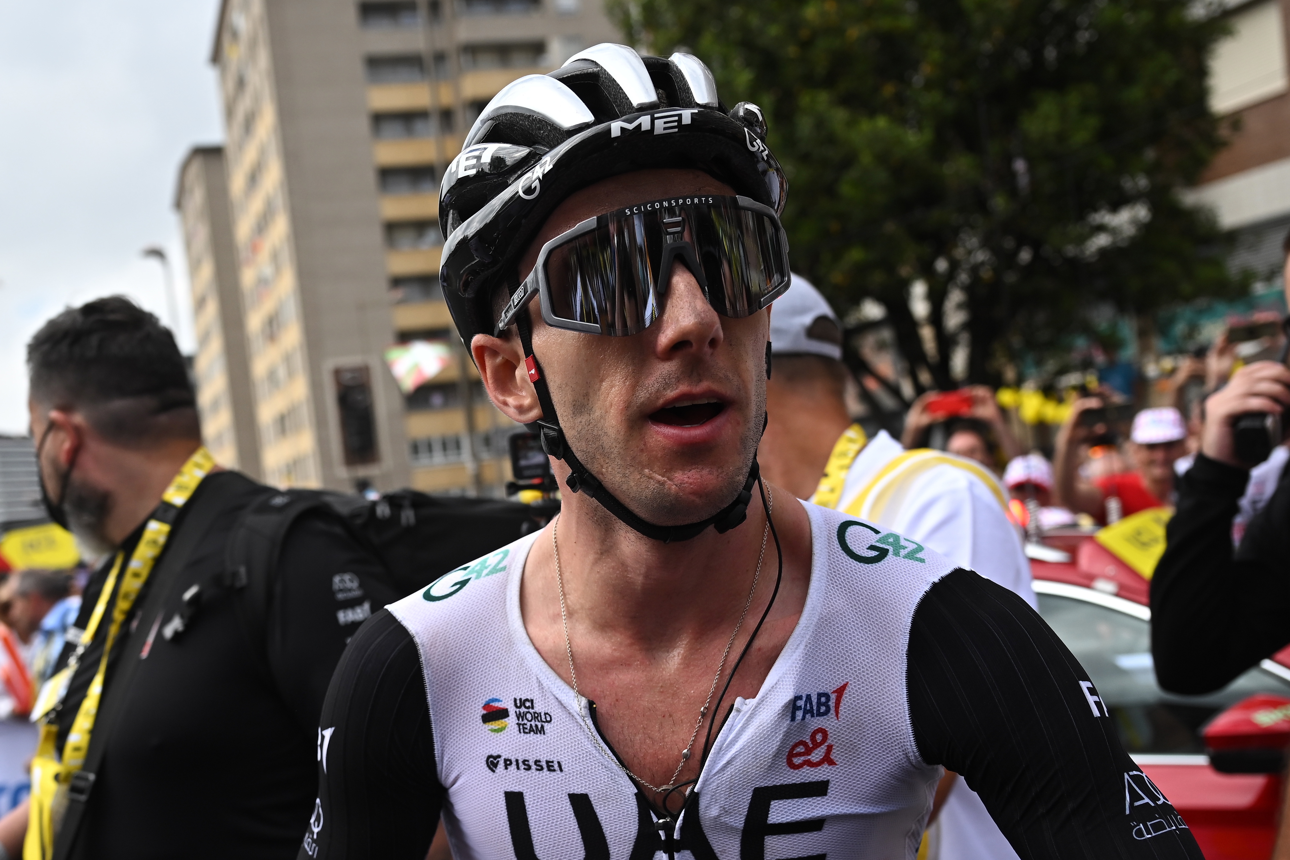 Bilbao (Spain), 01/07/2023.- British rider Adam Yates of team UAE Team Emirates celebrates after winning the first stage of the Tour de France 2023, a 182km race with start and finish in Bilbao, Spain, 01 July 2023. (Ciclismo, Francia, España) EFE/EPA/MARCO BERTORELLO / POOL