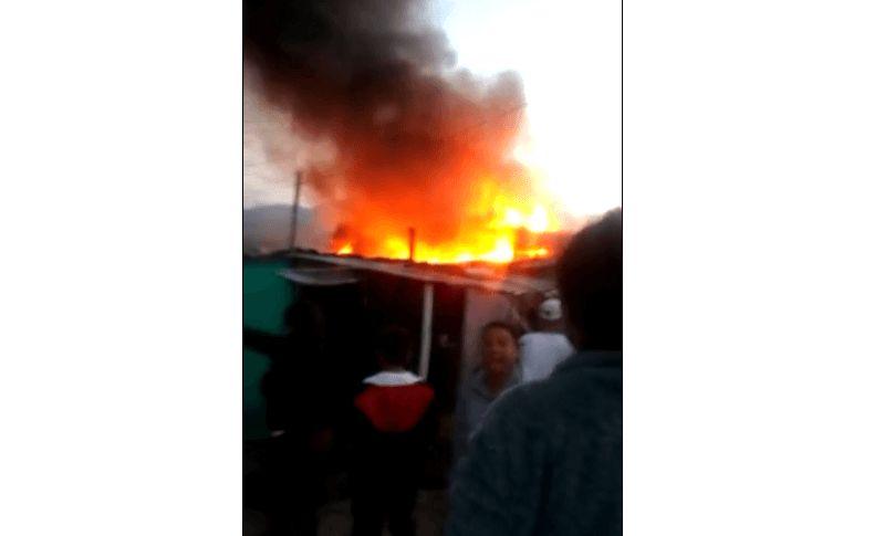 Incendio en el barrio Bella Flor de Ciudad Bolívar dejó 11 viviendas quemadas