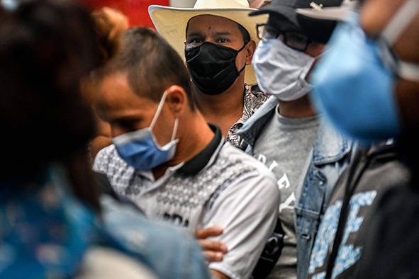 Quintero advierte sobre posible toque de queda para no vacunados en Medellín