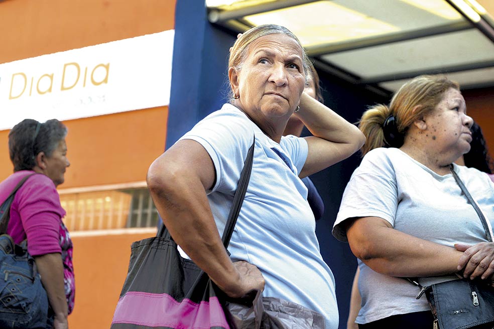 Los supermercados Día a Día fueron intervenidos por el Gobierno “por acaparamiento”. Foto. AFP