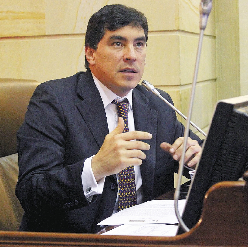 El excongresista Álvaro Prada es señalado de intentar torcer a testigos en favor de Uribe. / Archivo