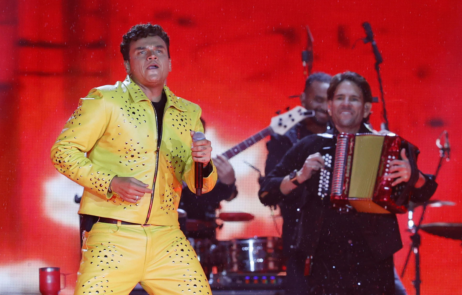 Silvestre Dangond suspendió show en Feria de Cali. “No me siento bien” ¿Qué le pasó?