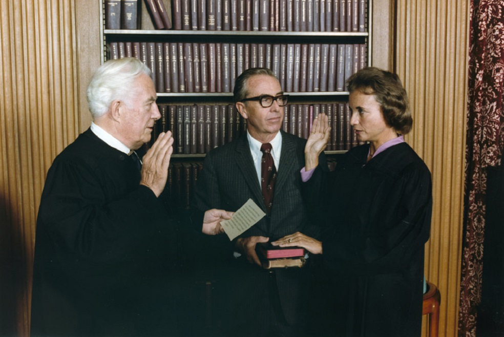 Sandra O’Connor, primera mujer en el Tribunal Supremo de EE.UU. se retira de vida pública