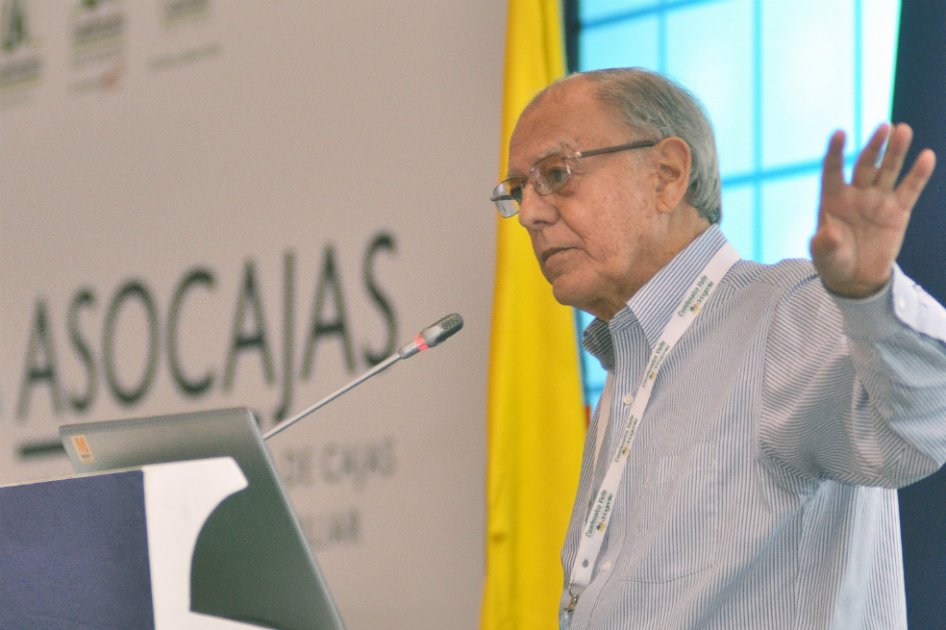 Para reducir la deuda de Colombia con el campo hay que apoyar su productividad: Richard Webb