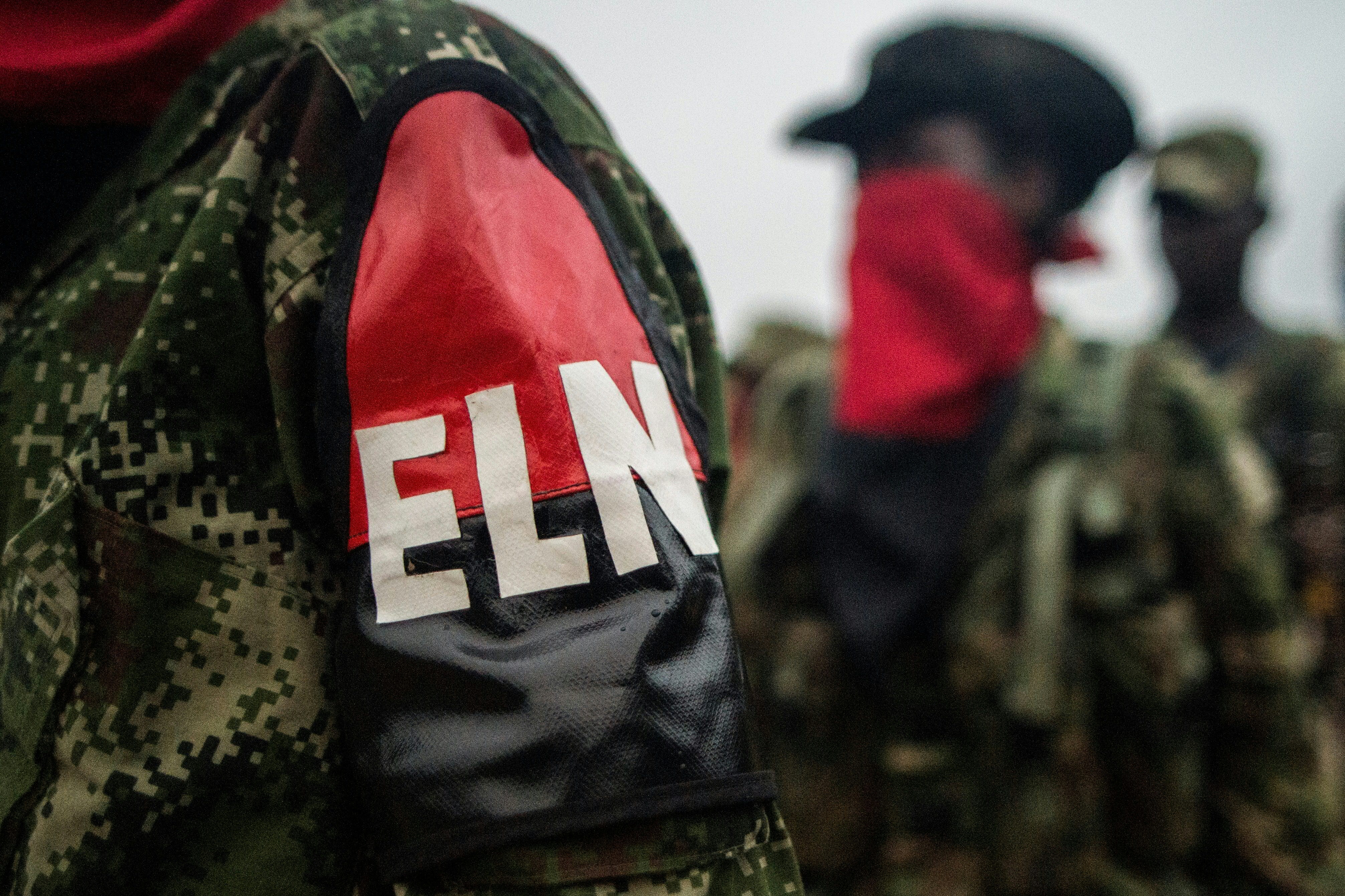 Paro armado y ataques a militares: ofensiva del ELN lo aleja (otra vez) de un acuerdo de paz
