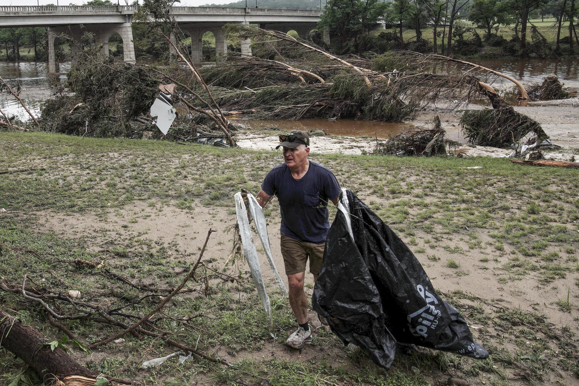 Inundaciones en Texas: buscan a decenas de desaparecidos; Trump viajaría a la zona