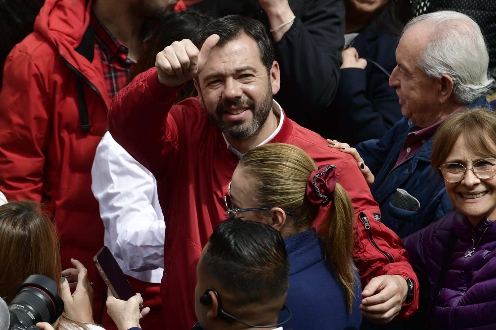 Galán ganaría en primera vuelta con más de la mitad de mesas escrutadas.