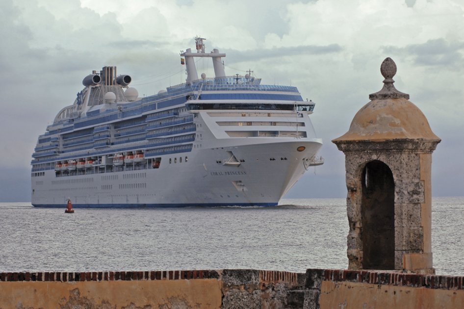 De acuerdo con el estudio realizado por la Florida-Caribbean Cruise Association, cada pasajero de crucero que llega en tránsito a Cartagena gasta en promedio 97,77 dólares.