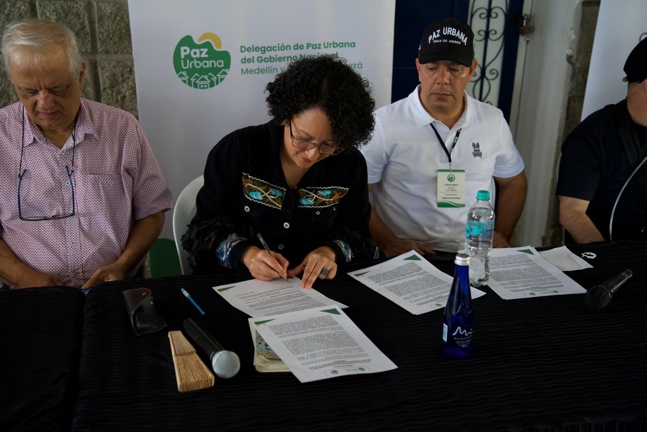 Gobierno Petro reactiva diálogos con bandas urbanas de Medellín y del Valle de Aburrá