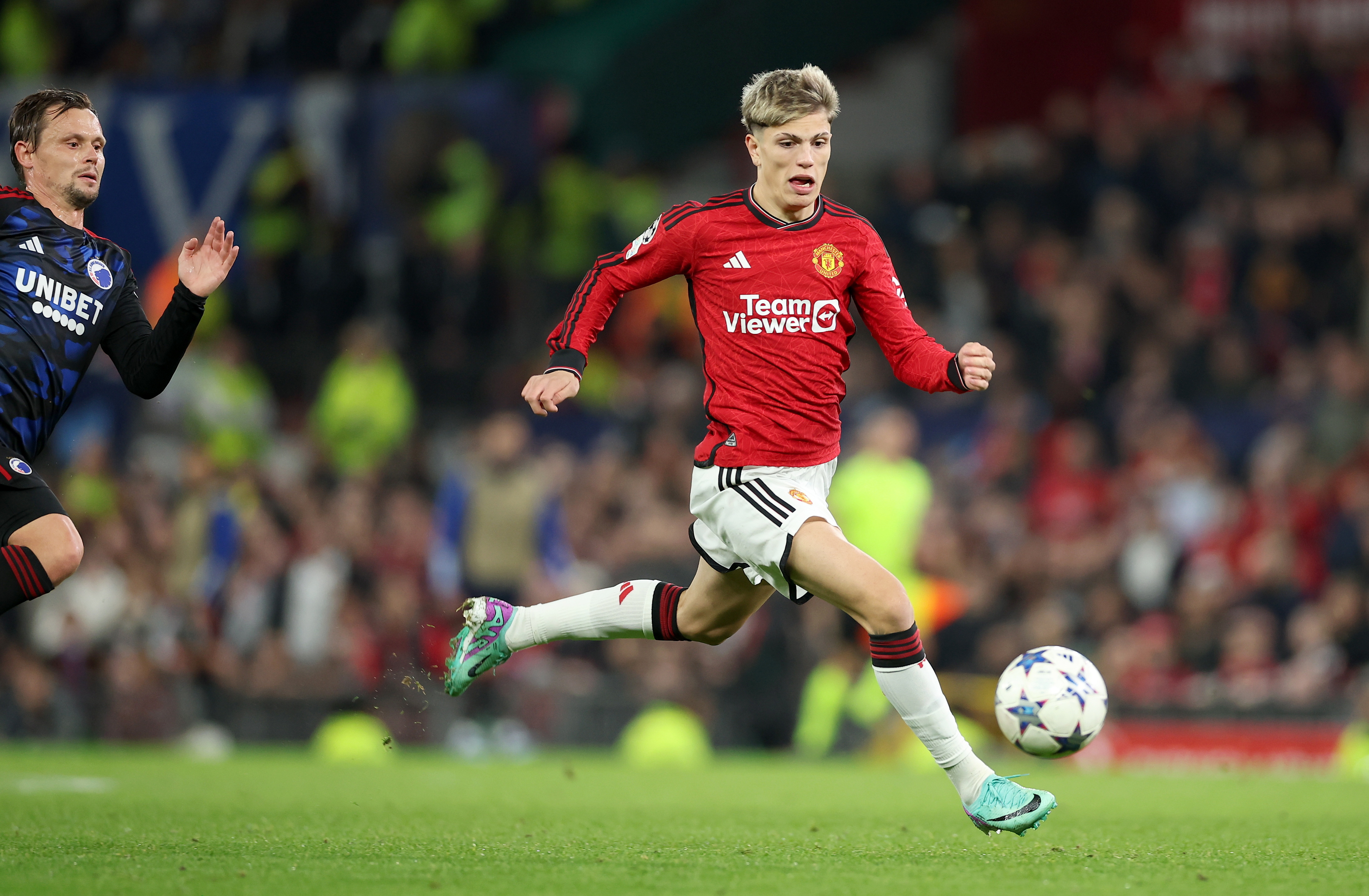 Los jugadores de Manchester United apoyan a Garnacho tras polémico mensaje