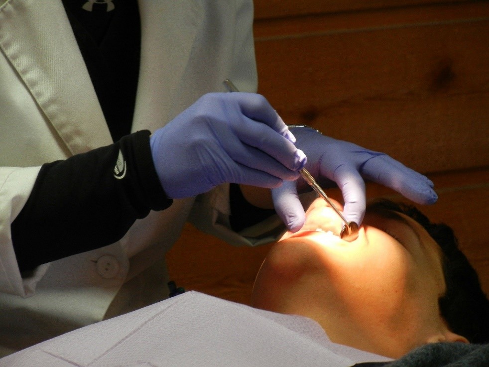 Las enfermedades bucales afectan al 45 % de la población: OMS