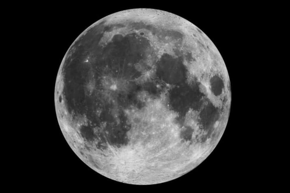 La luna que no cae y la manzana que cae