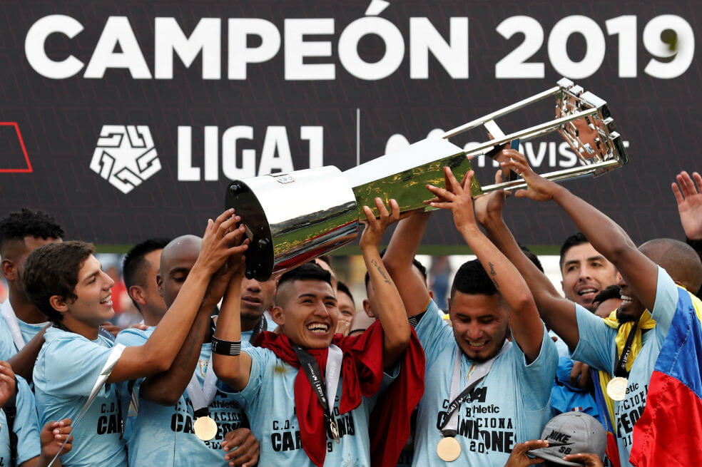 A pesar de perder el segundo partido con Alianza Lima (2-0), el marcador global fue de 4-3, suficiente para lograr su primer título en Perú. / EFE